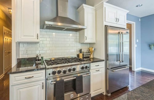 South Side Apartment | South Side Luxury - Walk to Carson Street and Parking