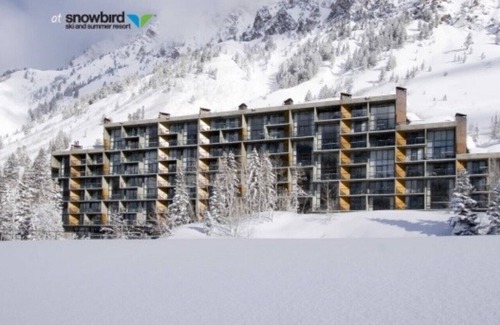 Salt Lake Mountain Resorts Apartment | South Studio facing the slopes inThe Iron Blosam Lodge at Snowbird, Utah