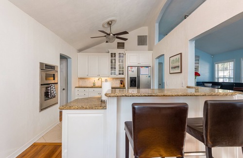 Virginia Park House | South Tampa home with Hot Tub