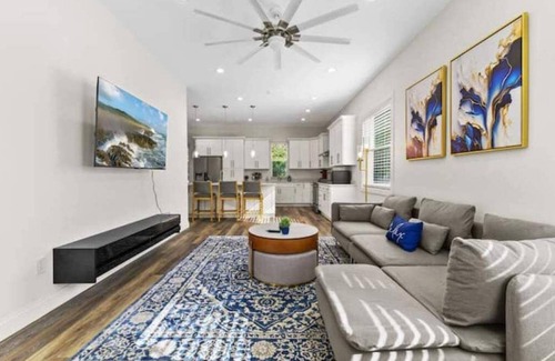 Sun Bay South House | South Tampa Luxurious Getaway