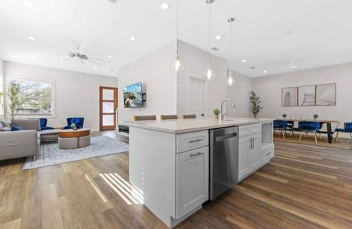Sun Bay South House | South Tampa Luxurious Getaway