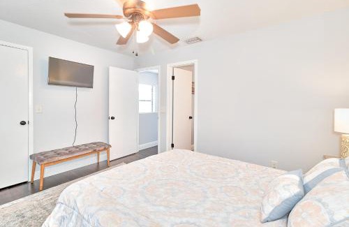 Bayshore Gardens House | South Tampa Retreat Fenced Yard, Top Location!