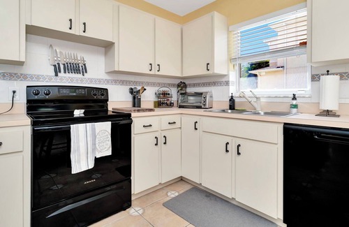 Virginia Park House | South Tampa Retreat | Pool and Fully Fenced Yard