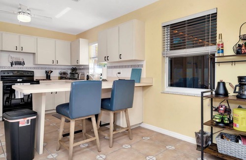 Virginia Park House | South Tampa Retreat | Pool and Fully Fenced Yard