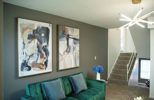 Fairoaks Manhattan Manor House | South Tampa Townhome - Long Stays Available Near Downtown & Beaches