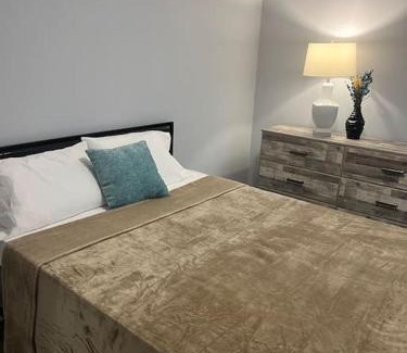 Brownsville House | South Texas Getaway King Size & Double Queen