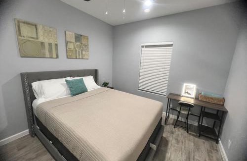 Brownsville House | South Texas Getaway King Size & Double Queen