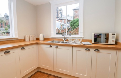 Macclesfield Cottage | SOUTH TOWER COTTAGE, family friendly, with a garden in Macclesfield