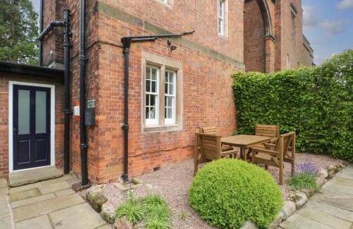 Macclesfield House | South Tower Cottage