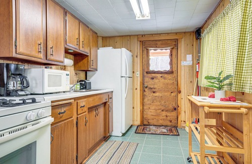 Conover Cabin | South Twin Lake Cabin w/Seasonal Dock & Slip!