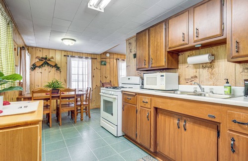 Conover Cabin | South Twin Lake Cabin w/Seasonal Dock & Slip!