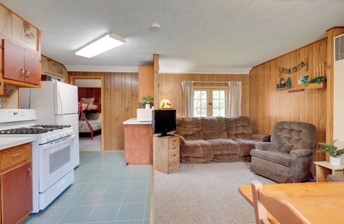 Conover Cabin | South Twin Lake Cabin w/Dock, Steps to Water