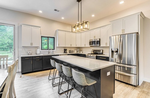 South Haven House | South Haven Home w/Hot Tub + Pickleball Court!