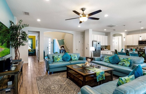 Loughman Villa | South View 5* Villa, large pool area, spa, gameroom, nr Disney, Universal & golf