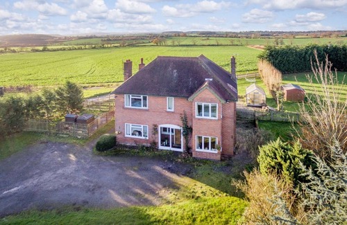 Wootton Wawen House | South View Country House - Sleeps 12 - HOT TUB - AMAZING VIEWS