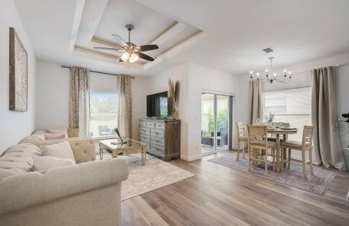 Oakland Hills Villa | South West Florida Family Home, 3 Bedroom,2 Bathroom, King bed suite, Close to Beaches, Parks, Fishing, Golfing, Kayaking