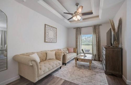 Oakland Hills Villa | South West Florida Family Home, 3 Bedroom,2 Bathroom, King bed suite, Close to Beaches, Parks, Fishing, Golfing, Kayaking
