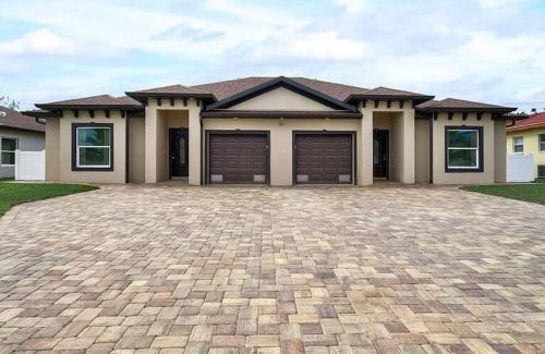 Oakland Hills Villa | South West Florida Family Home, 3 Bedroom,2 Bathroom, King bed suite, Close to Beaches, Parks, Fishing, Golfing, Kayaking