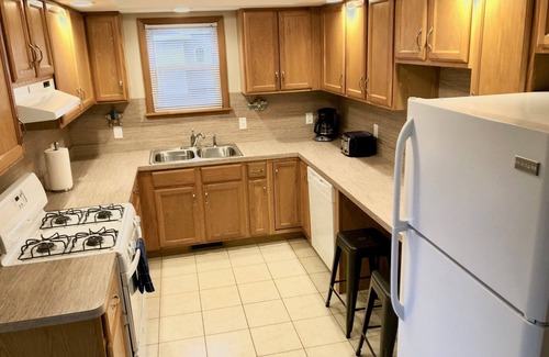 Michigan City Apartment | South Wind, walk to the beach, zoo, & more!