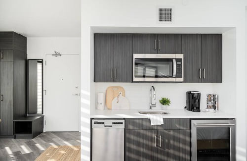 Fort Gary Apartment | South Wpg Steps from the UofM+Bright Studio+30 UC+ Parking (300-30)