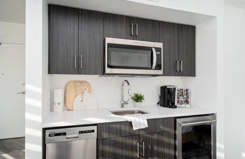 Fort Gary Apartment | South Wpg Steps from the UofM+Bright Studio+30 UC+ Parking (300-30)