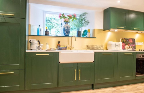 Newton St Loe Cottage | SOUTHBANK, pet friendly, character holiday cottage in Bath