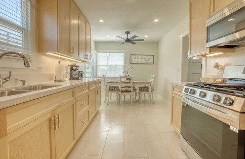 Harbor Gateway South House | Southbaysunshine coastal cottage by beach-30+ Days