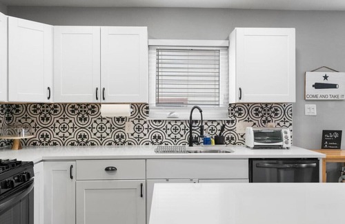 Franklin Park House | Southeast ATX Gem - 3/2 House Large Yard {NEW!}