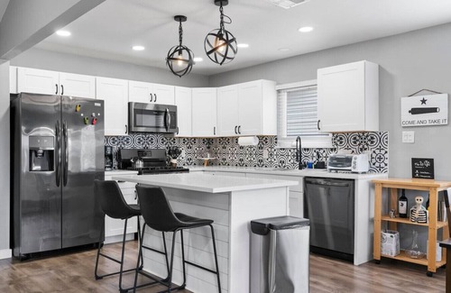 Franklin Park House | Southeast ATX Gem - 3/2 House Large Yard {NEW!}