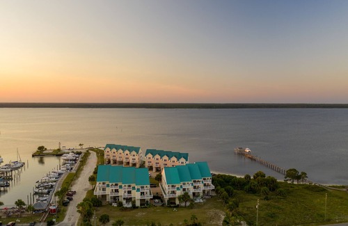 Alligator Point Condo | Southeast Breeze @ Alligator Point Marina and Tiki Hut (Gulf and Bay Access)