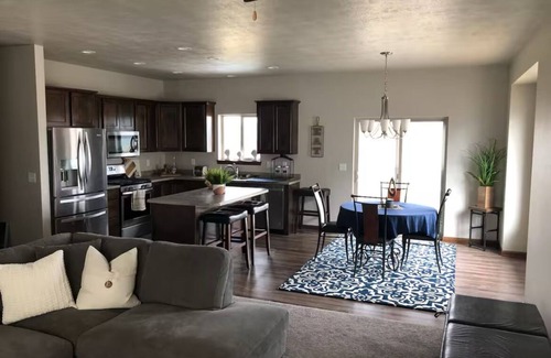 Sioux Falls House | Southeast Retreat 4Beds 3bath Family&Pet friendly!