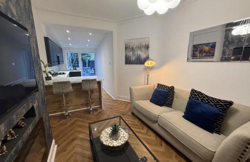 Southend-on-Sea Apartment | Southend Apartment With Parking, Private Garden and Beach Side Location