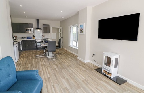 Forest of Dean Cottage | SOUTHEND, pet friendly, with a garden in Welland