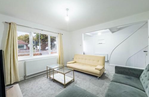 Westcliff-on-Sea House | Southend Retreat King Suite