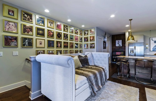 Katie Hill Neighborhood House | Southern Belle: Skyline Views | 5min to Broadway