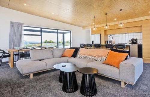 Colac Bay House | Southern Breeze - Colac Bay Beach House