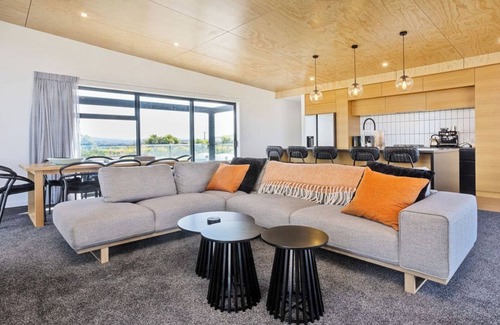 Colac Bay House | Southern Breeze - Colac Bay Beach House