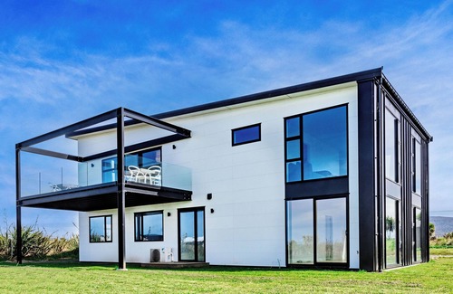 Colac Bay House | Southern Breeze - Colac Bay Beach House
