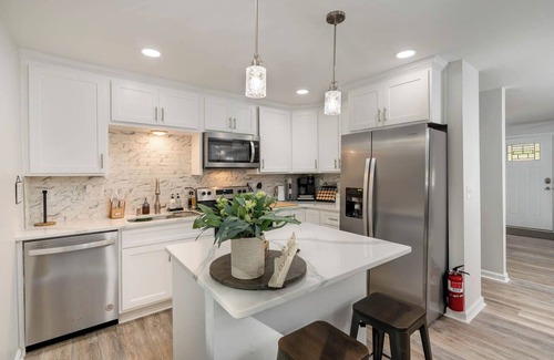 Southwest Raleigh House | Southern Charm, 3 King Bedrooms, Central