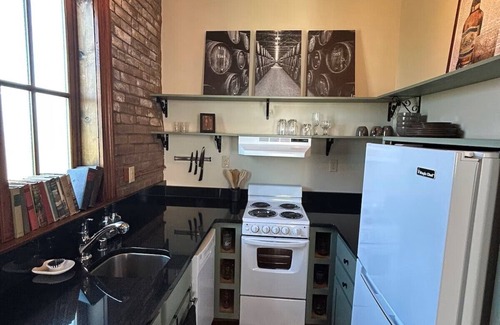 Lawrenceburg Apartment | Southern Charm at Trail Suites Inn- Suite A in Lawrenceburg, KY