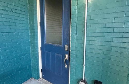 Lawrenceburg Apartment | Southern Charm at Trail Suites Inn- Suite A in Lawrenceburg, KY