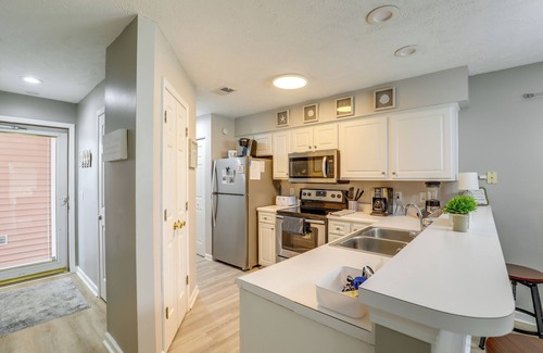 Carolina Forest Condo | 'Southern Charm' Condo w/Pool ~ 4 Mi to Broadway!