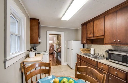 Hickory Cottage | Southern Charm Cottage- Historic 2 bed 1 bath refuge in Hickory