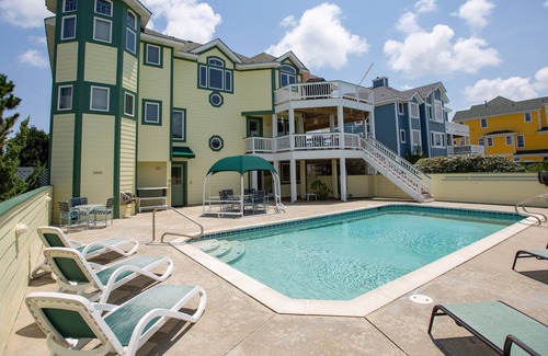 Buck Island House | Southern charm house in gated community with private heated pool & hot tub