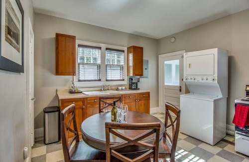 Germantown House | Southern Charm: Minutes away from downtown w/a cozy porch swing