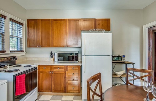 Germantown House | Southern Charm: Minutes away from downtown w/a cozy porch swing
