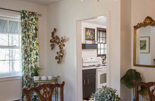 Hendersonville House | Southern charm near downtown