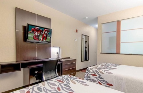 Locust Grove Hotel | Southern Charm: Pets Allowed, Parking! Short Drive to Sky Zone Trampoline Park