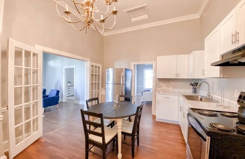 Burton House | Southern Charm | Sleeps 4!