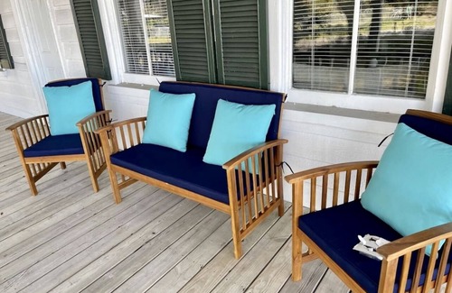 Burton House | Southern Charm | Sleeps 4!